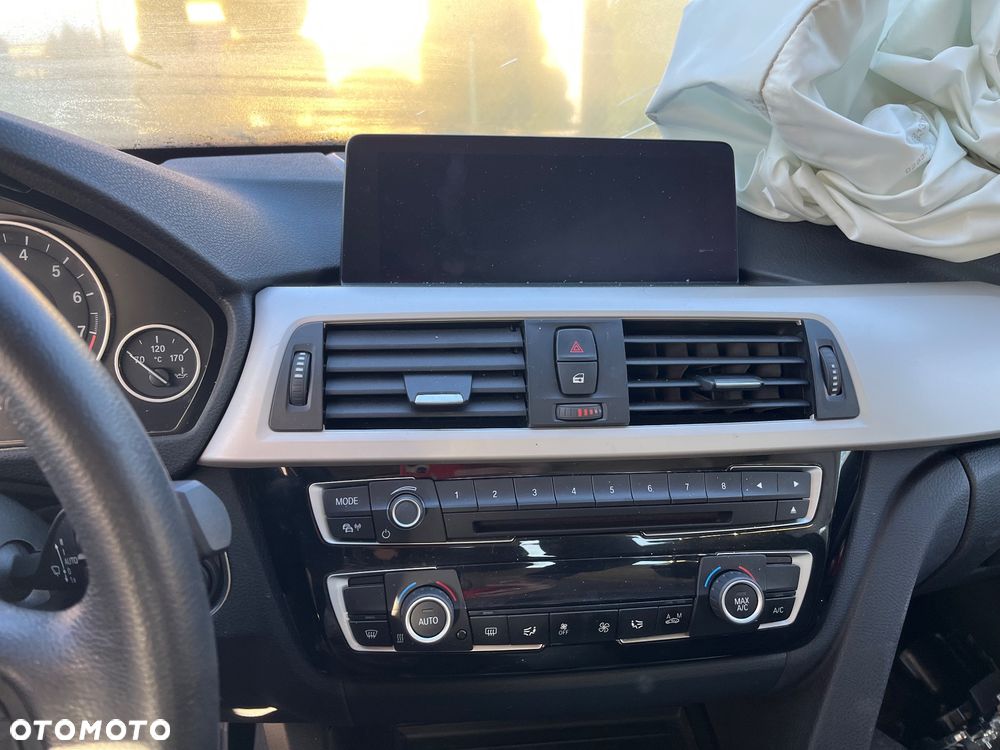 BMW Seria 3 330e iPerformance Advantage - 8