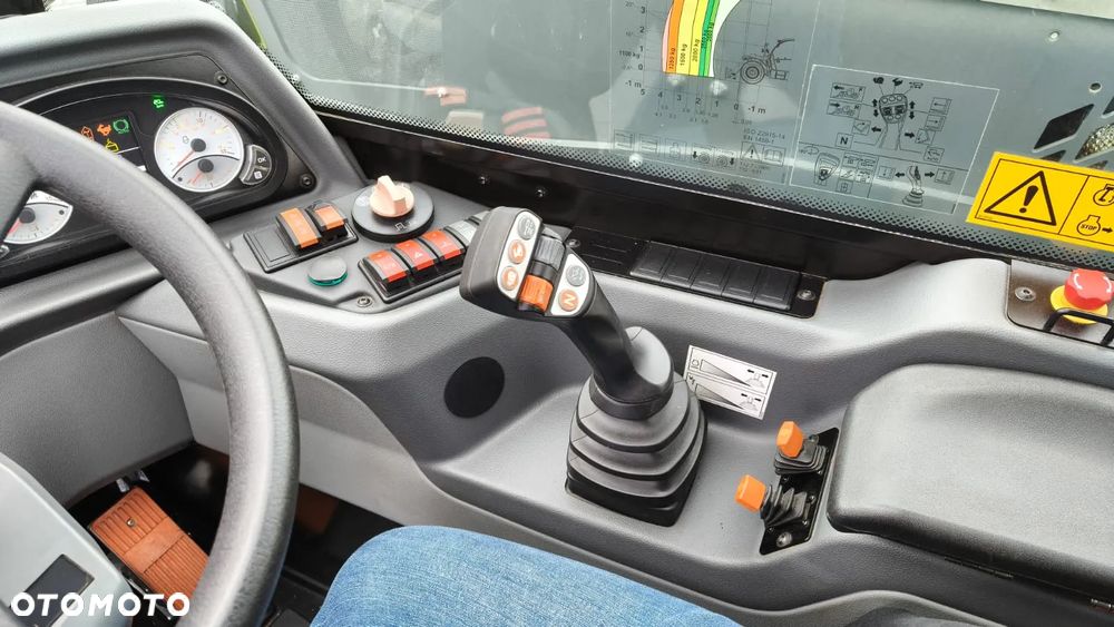 Claas SCORPION 732 VP Stage V - 11