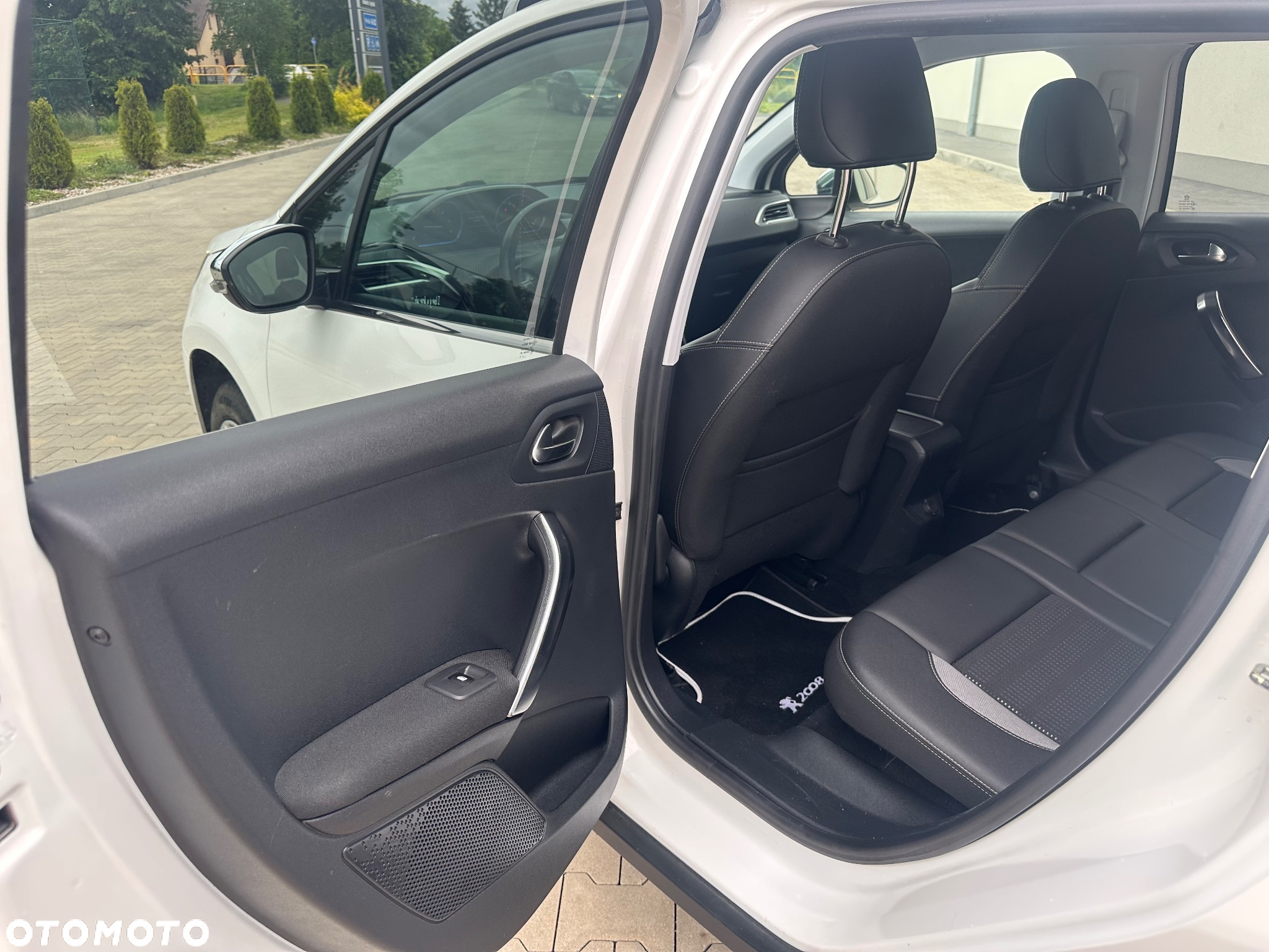Peugeot 2008 BlueHDi FAP 120 STOP & START Allure - 19