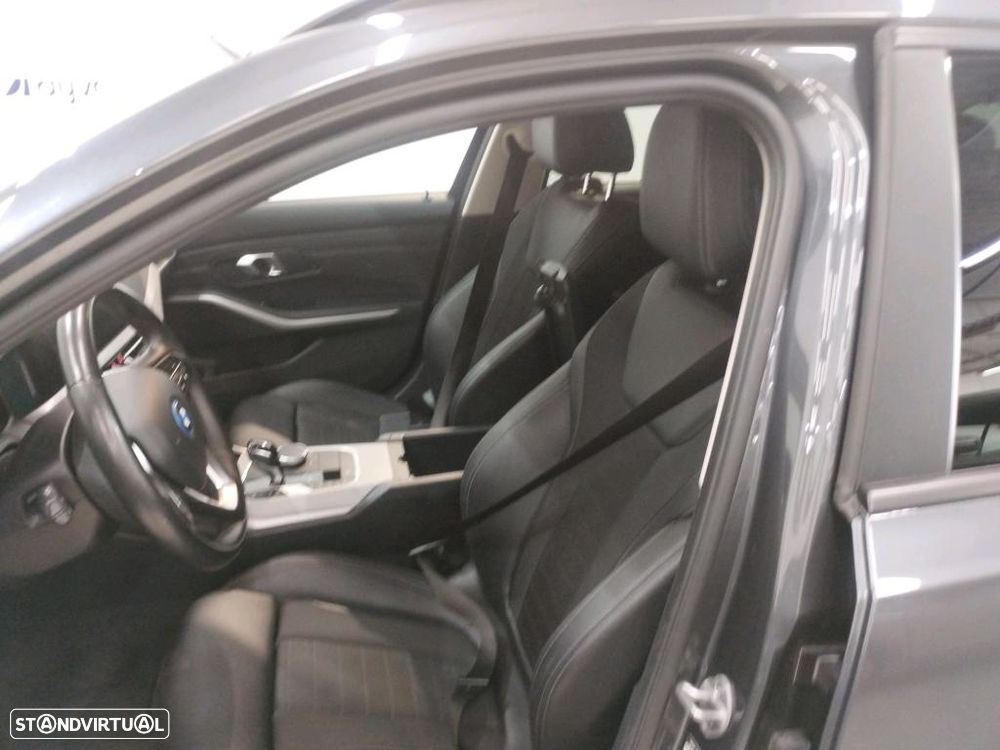 BMW 330 e Auto - 5