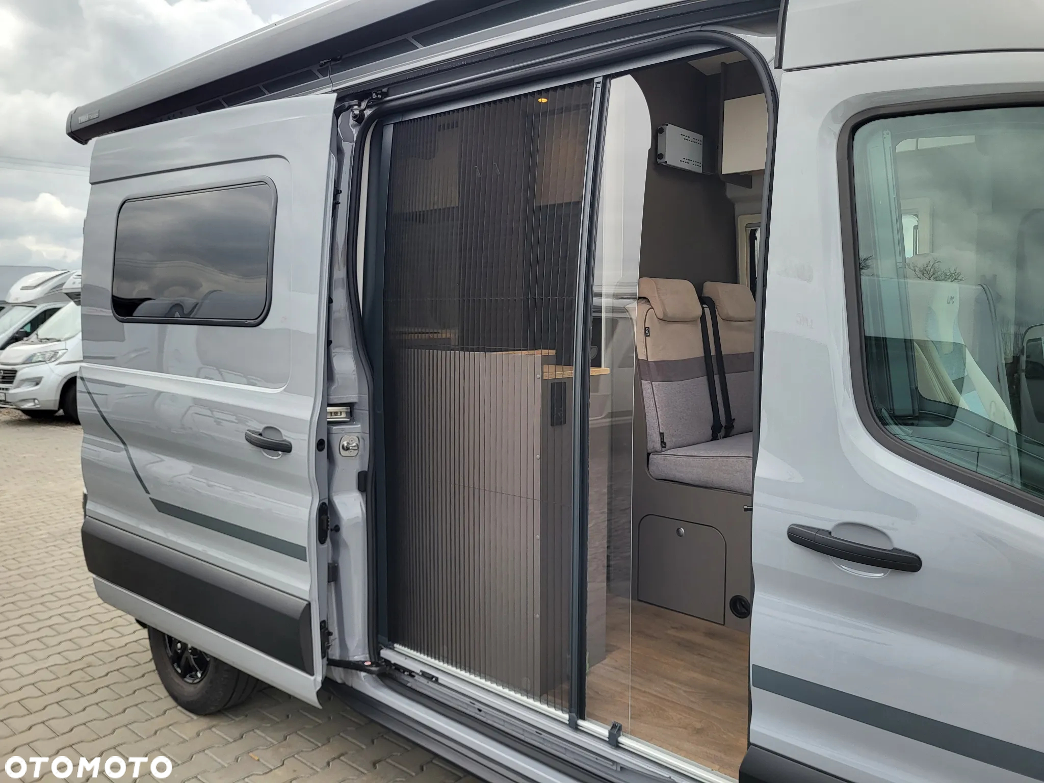 LMC INNOVAN 590 - Kampervan dla 2-3 osób - 12