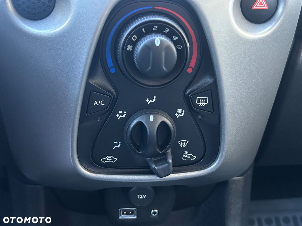 Toyota Aygo x-play touch - 36