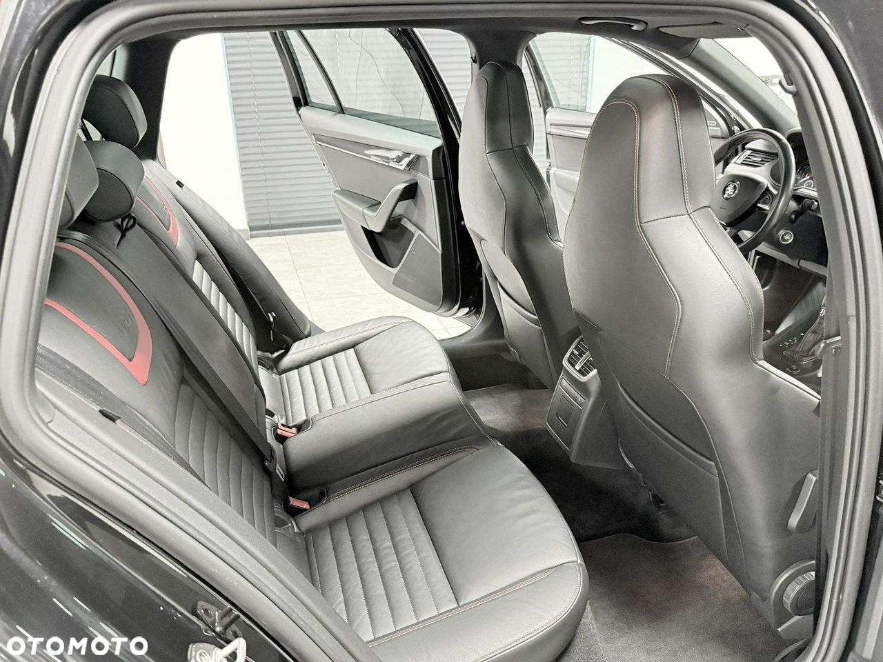 Skoda Octavia Combi 2.0 TDI DSG RS - 39