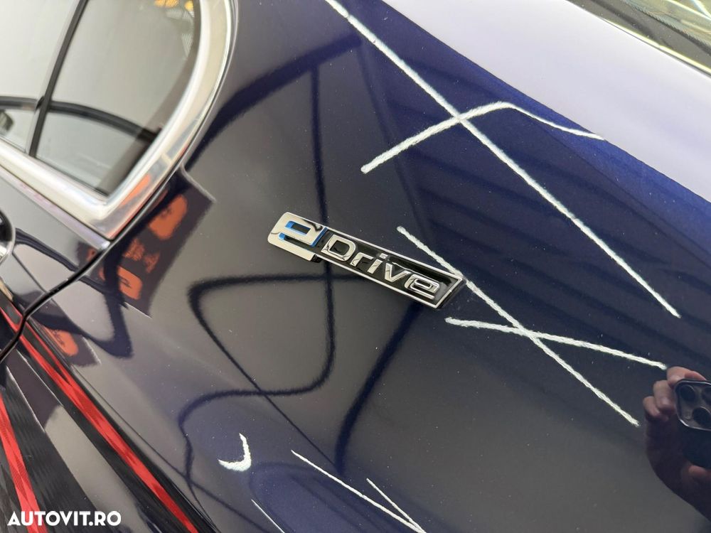 BMW Seria 7 740e iPerformance - 36