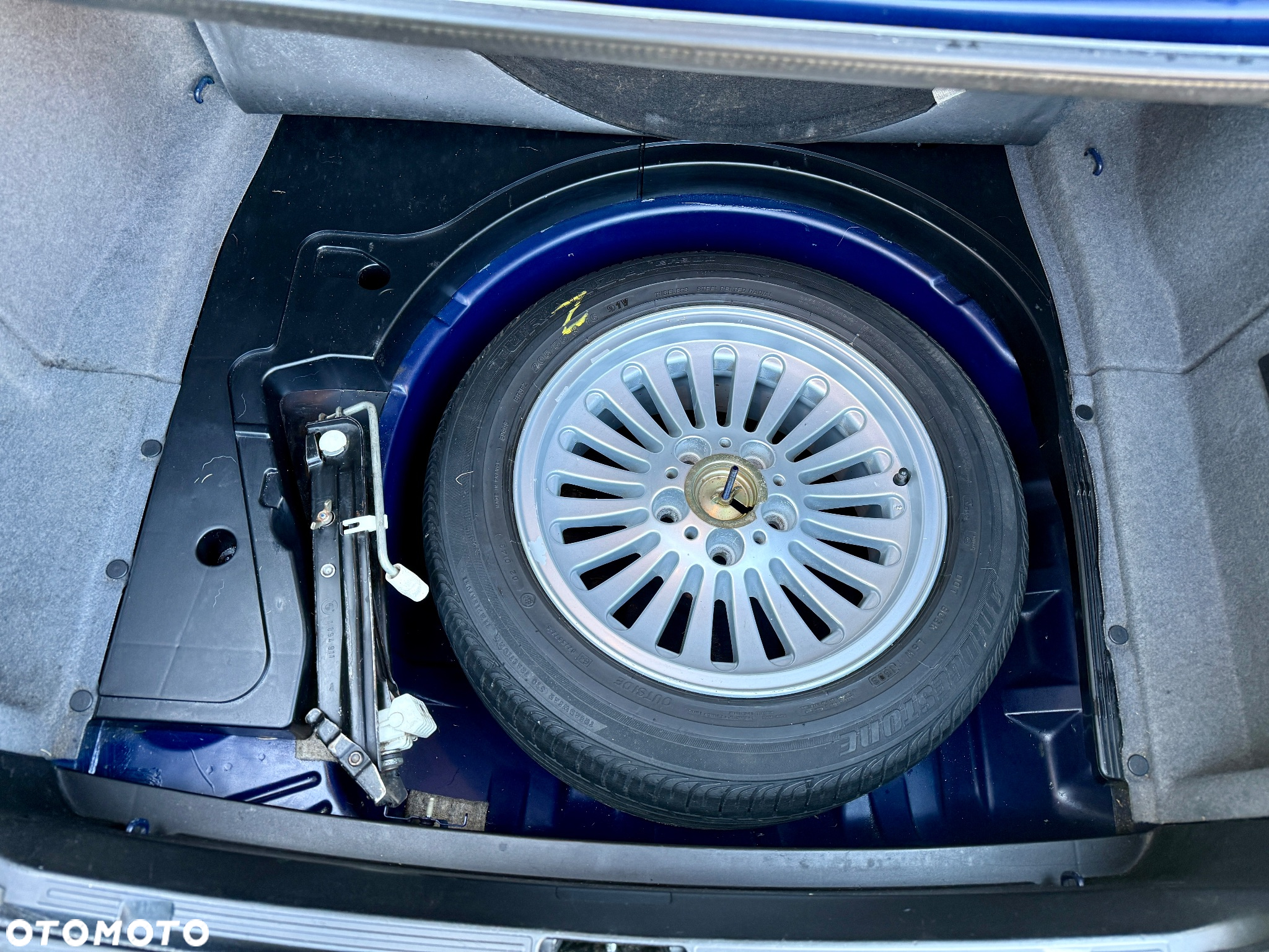 BMW Seria 5 523i - 23