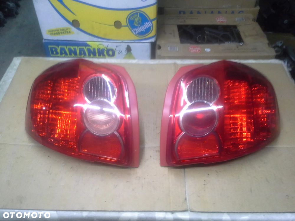 Toyota Auris I HB 5D lampy tylne EU - 1