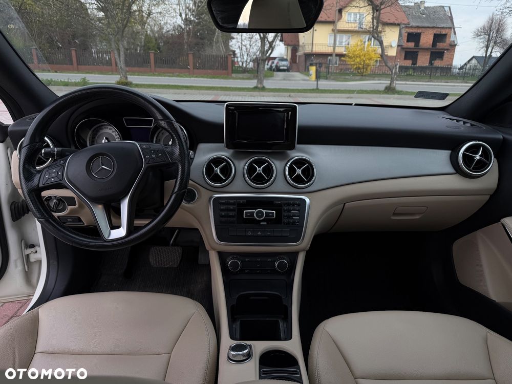 Mercedes-Benz CLA 200 7G-DCT - 16