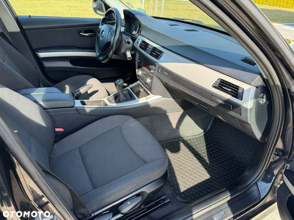 BMW Seria 3 318d DPF Edition Lifestyle - 15