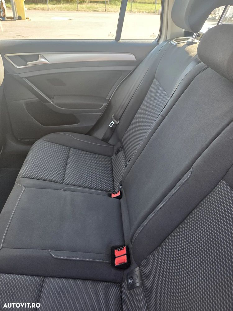 Volkswagen Golf - 17