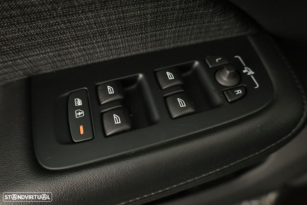 Volvo V60 2.0 T6 AWD TE Essential - 19