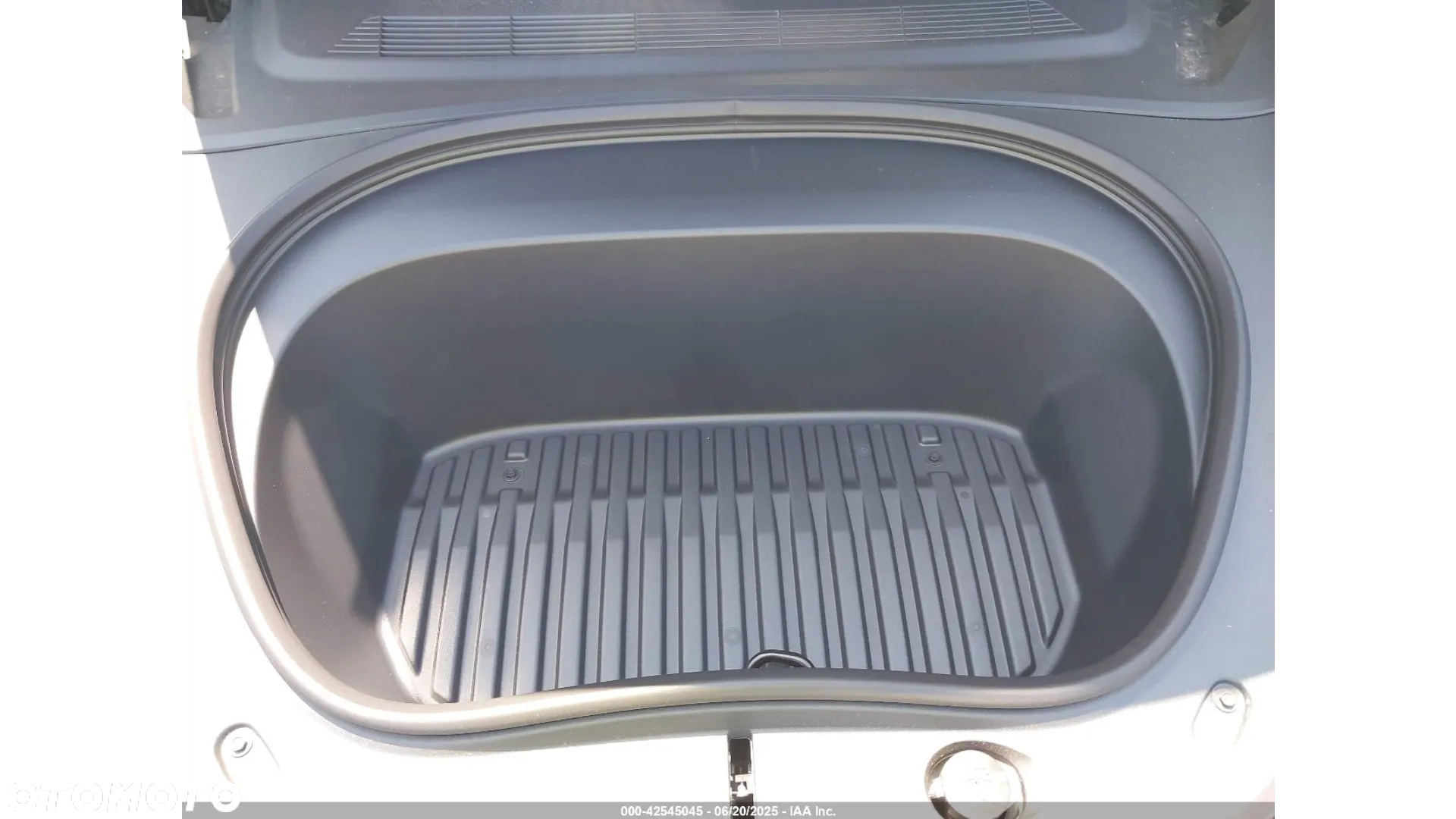 Tesla Model 3 - 12