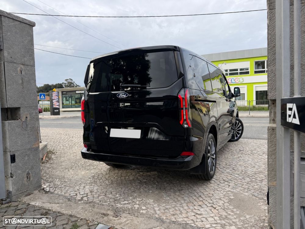 Ford Tourneo Custom - 22