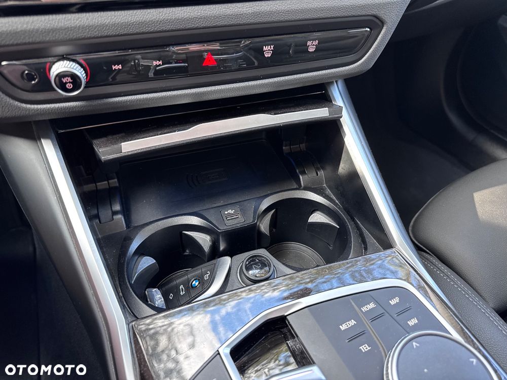 BMW Seria 3 320d xDrive Luxury Line sport - 37