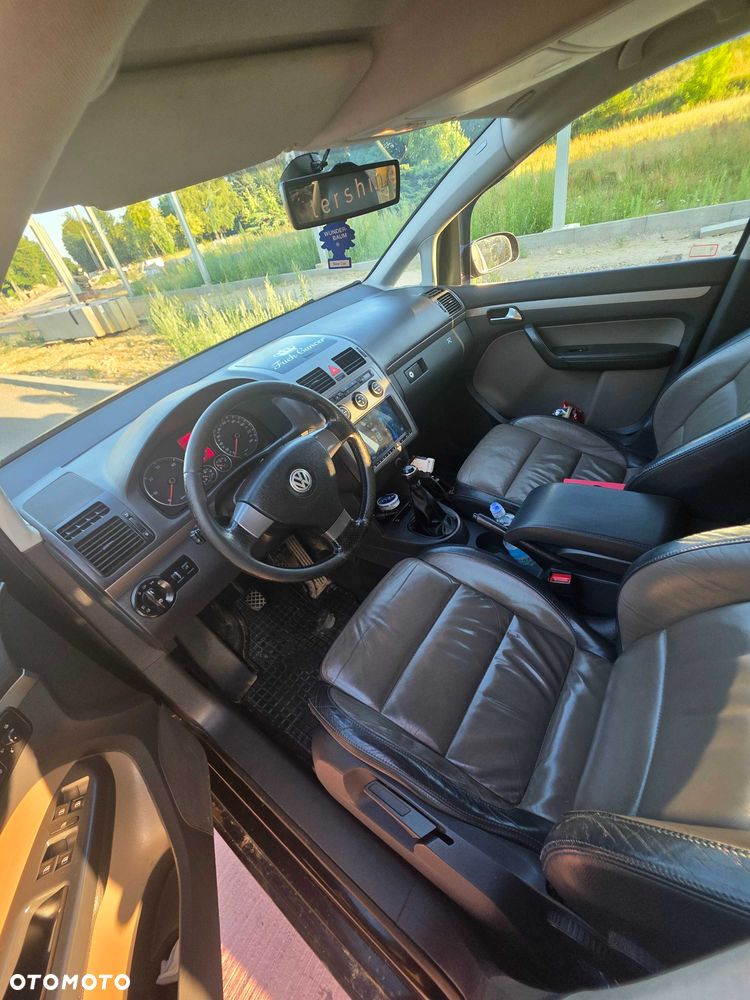 Volkswagen Touran - 8