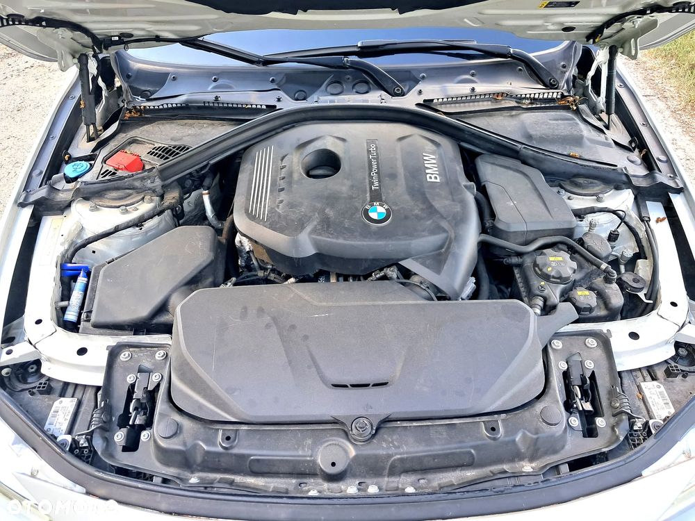 BMW Seria 3 330i - 12