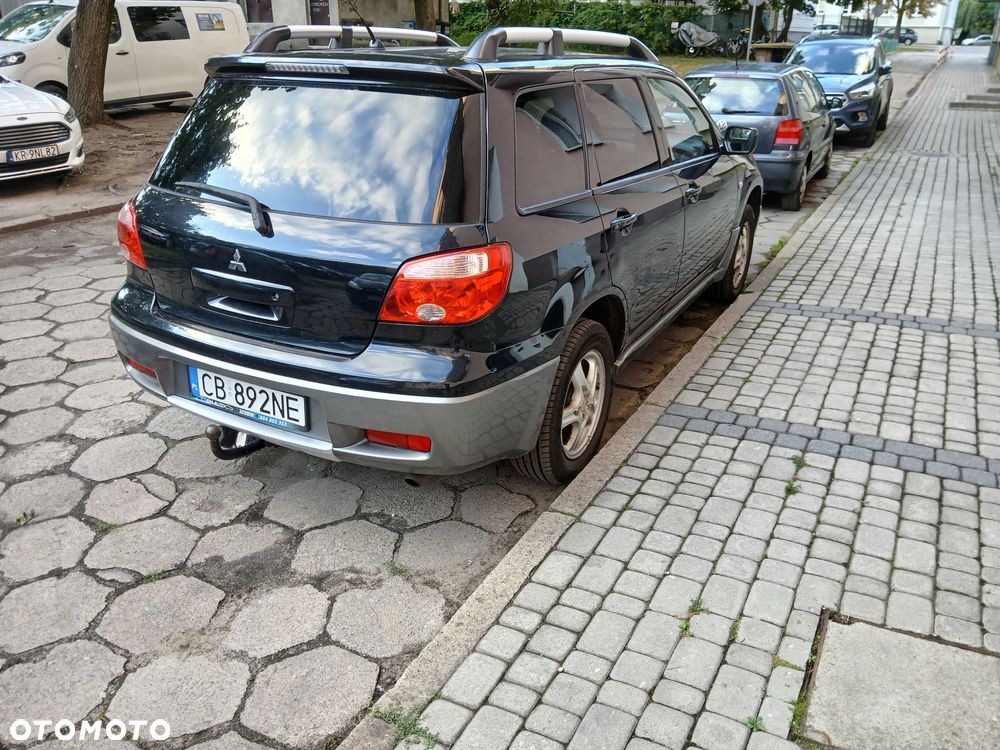 Mitsubishi Outlander - 2