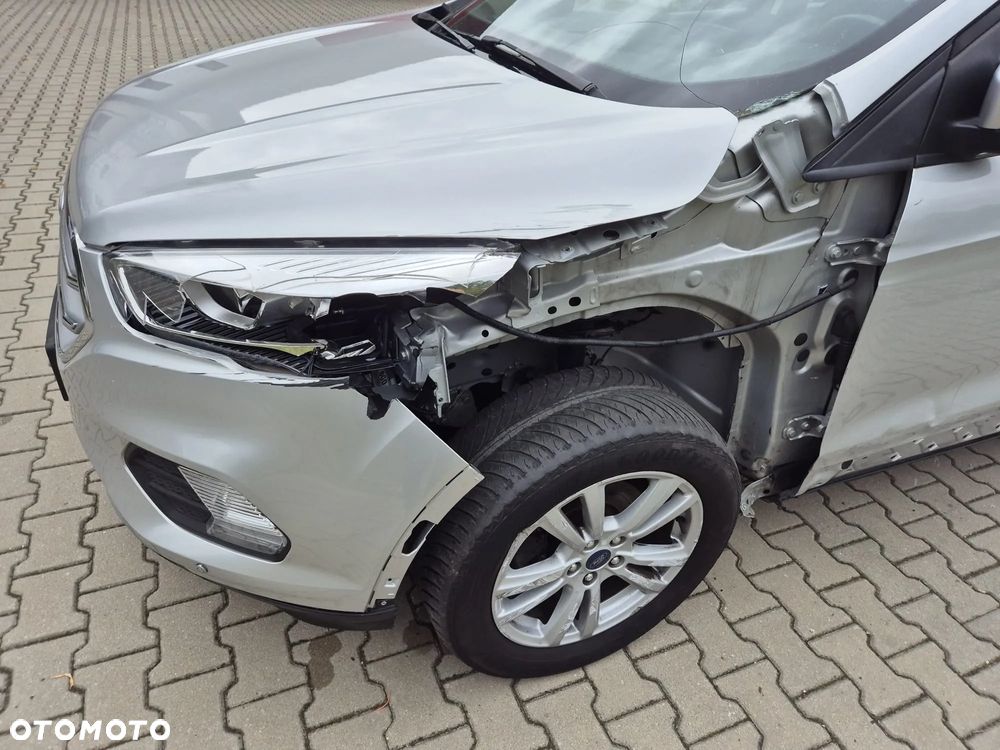 Ford Kuga 1.5 EcoBoost 2x4 Titanium - 19