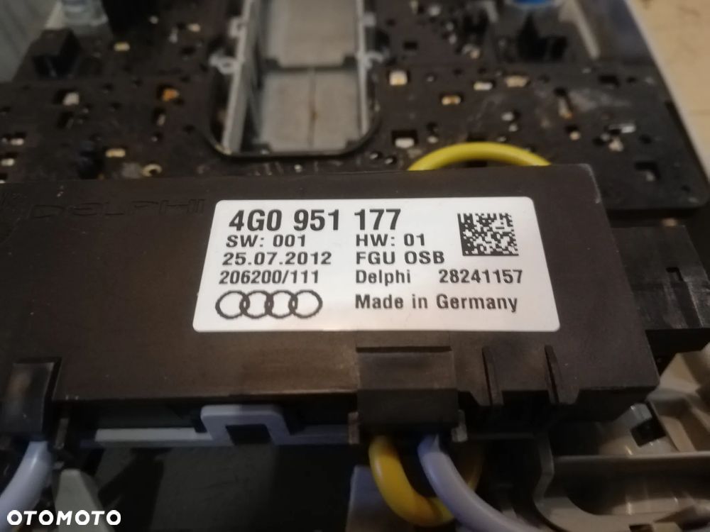 AUDI A4 B7 lampka podsufitki czarna + CZUJNIK RUCHU 4G0947135 4G0951177 - 3