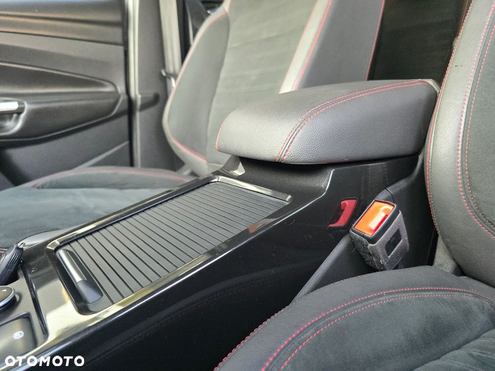 Ford Kuga 1.5 EcoBoost 2x4 ST-Line - 31