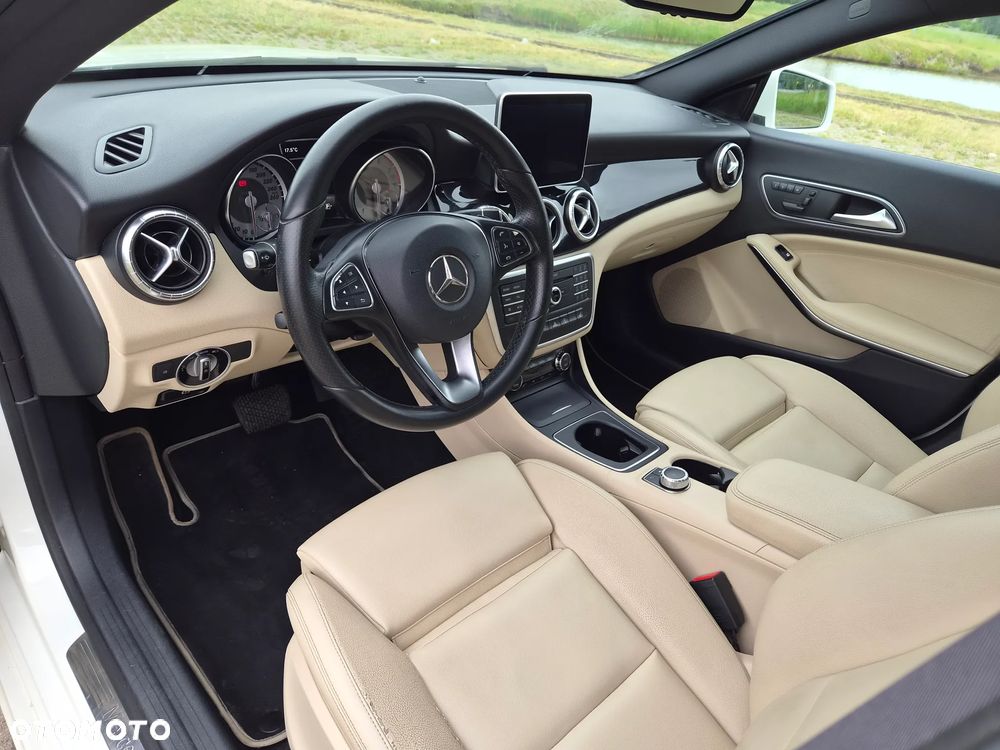 Mercedes-Benz CLA 250 4Matic 7G-DCT Sport - 11
