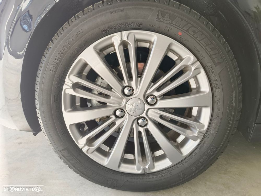 Peugeot 208 1.2 PureTech Signature - 22