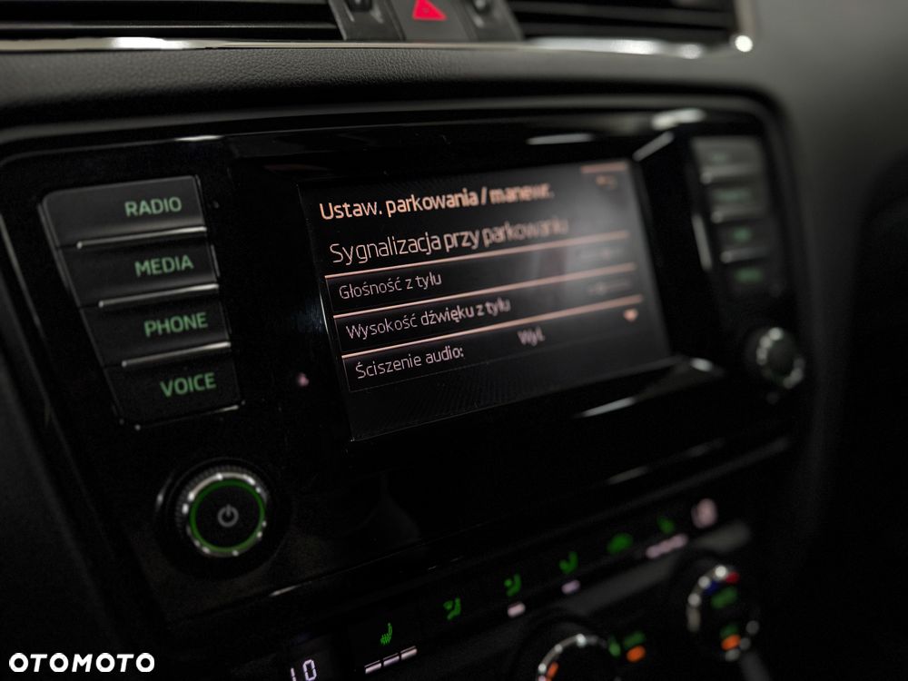 Skoda Octavia 2.0 TDI DSG RS - 22