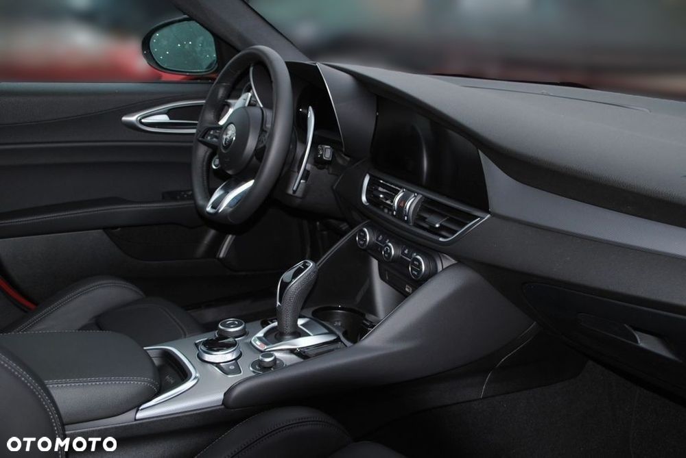 Alfa Romeo Giulia 2.0 Turbo Veloce Q4 - 13