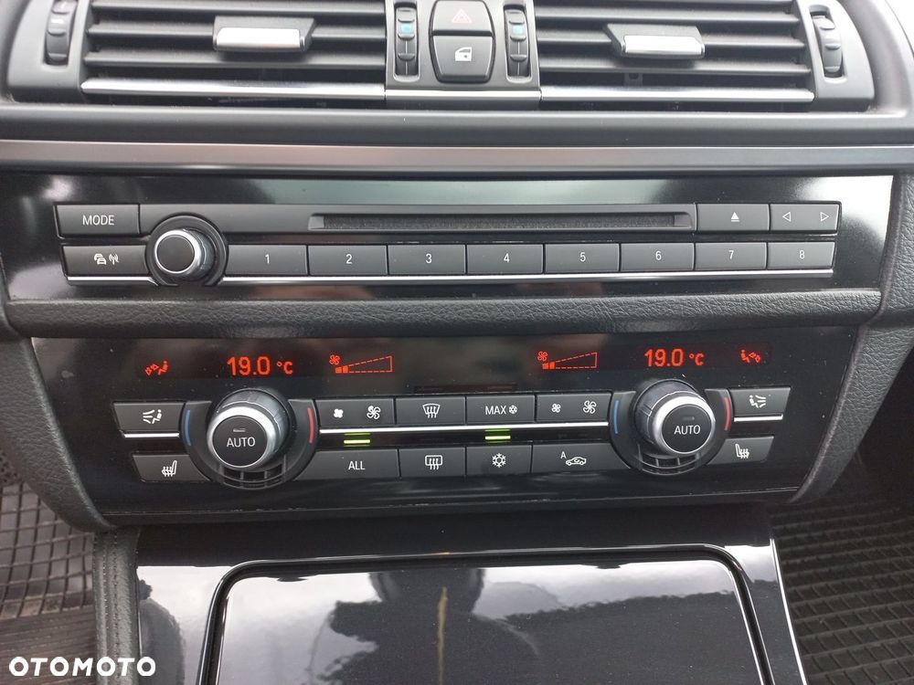 BMW Seria 5 550i - 22