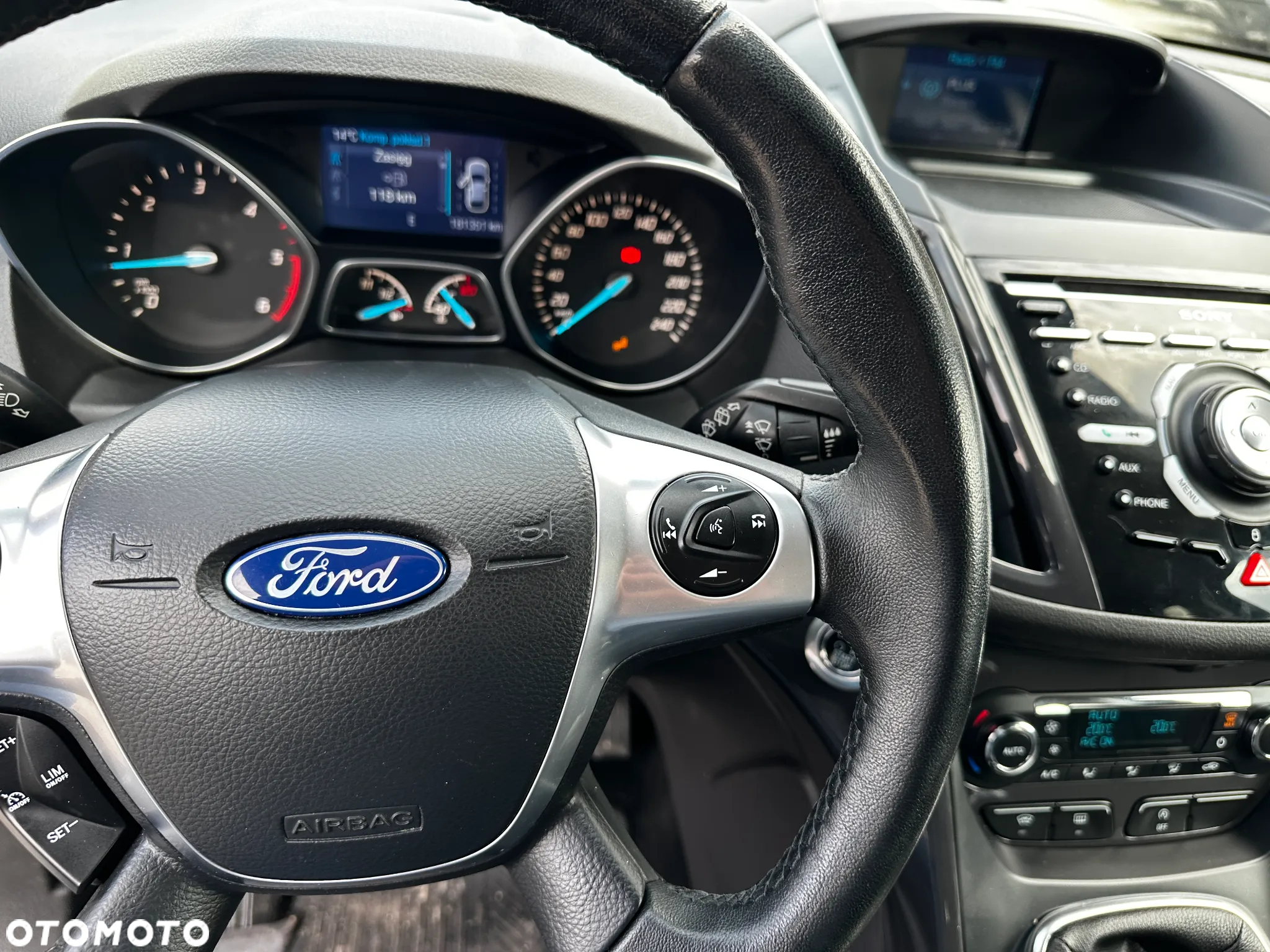 Ford Kuga - 11