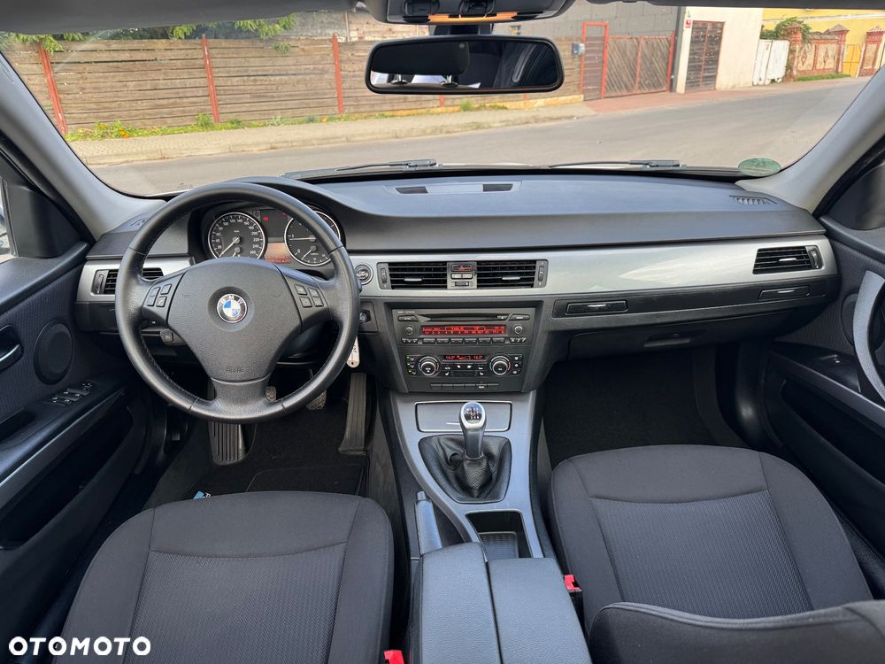 BMW Seria 3 318d DPF Touring - 18