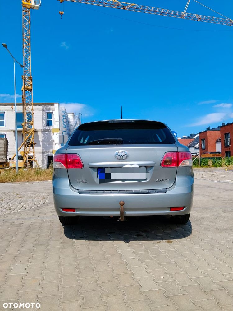 Toyota Avensis 2.0 D-4D - 5
