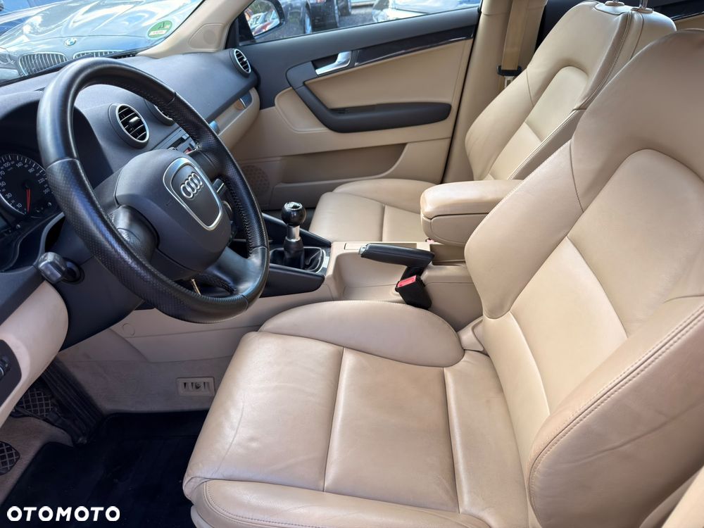 Audi A3 Sportback 1.6 FSI Ambiente - 11