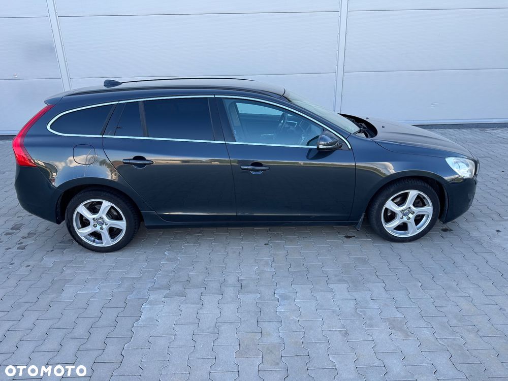 Volvo V60 D3 Momentum - 4