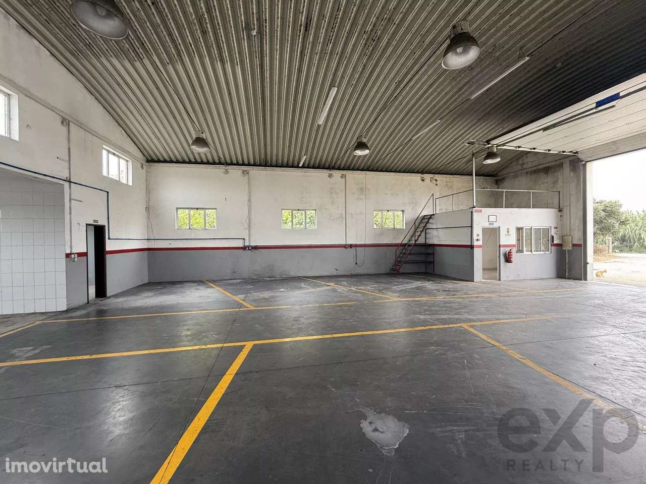 Armazém Industrial em Excelente Estado – Atouguia da Baleia - Grande imagem: 4/16