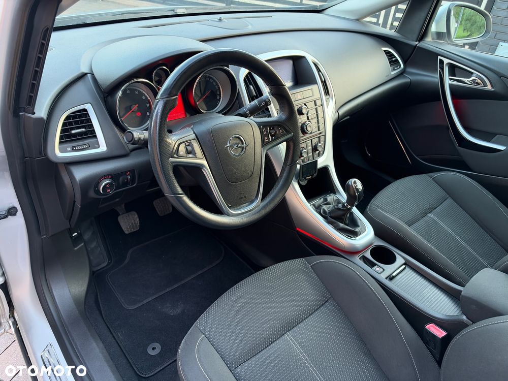 Opel Astra 1.6 T Cosmo - 8
