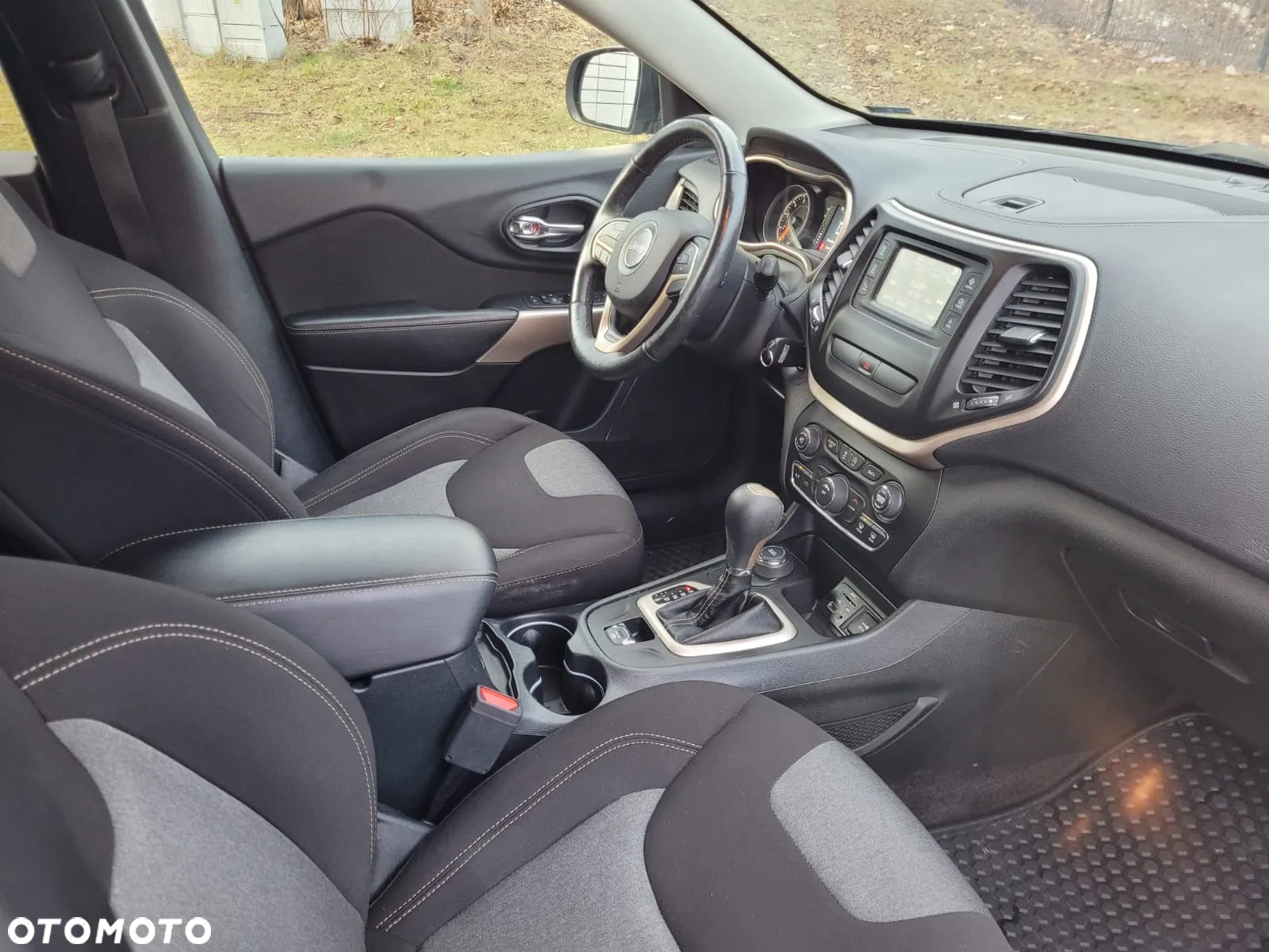 Jeep Cherokee - 12