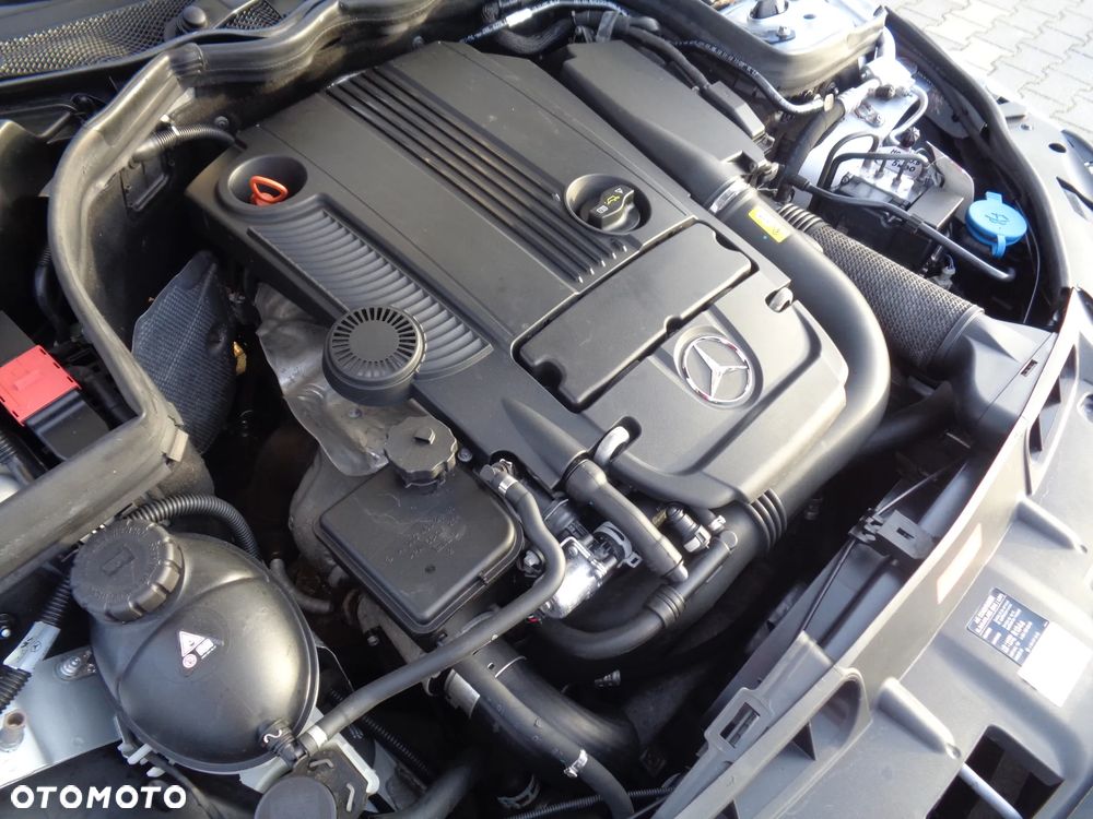 Mercedes-Benz Klasa C 180 CGI BlueEff Avantgarde - 16