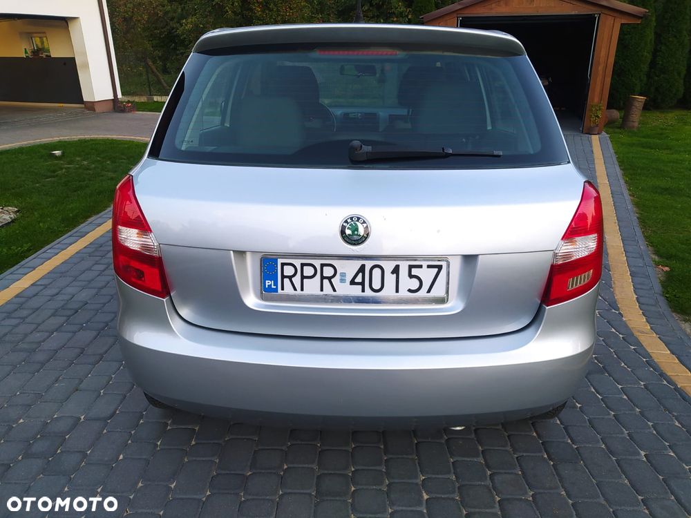 Skoda Fabia 2008 photo 2