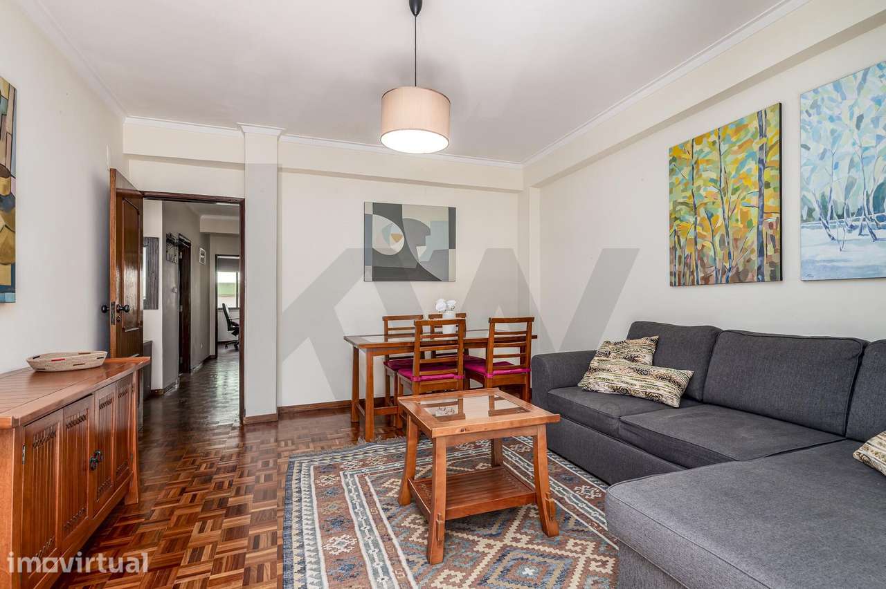 Apartamento T2 Mobilado com Varanda e Garagem | Benfica - Grande imagem: 3/23