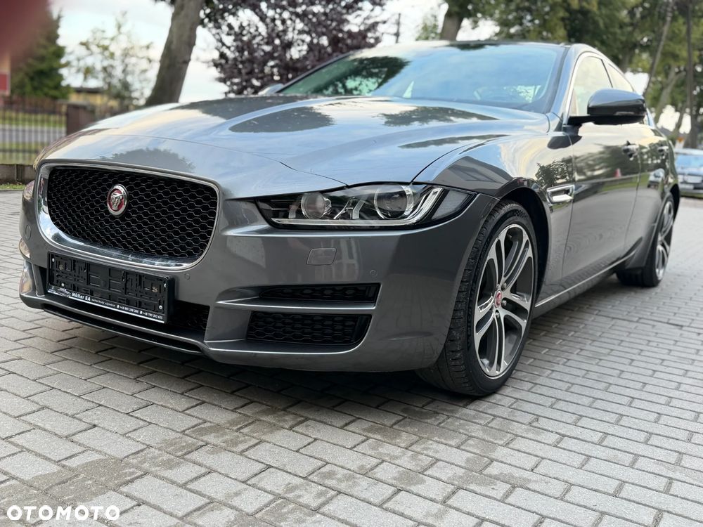 Jaguar XE 2.0 D Portfolio - 19
