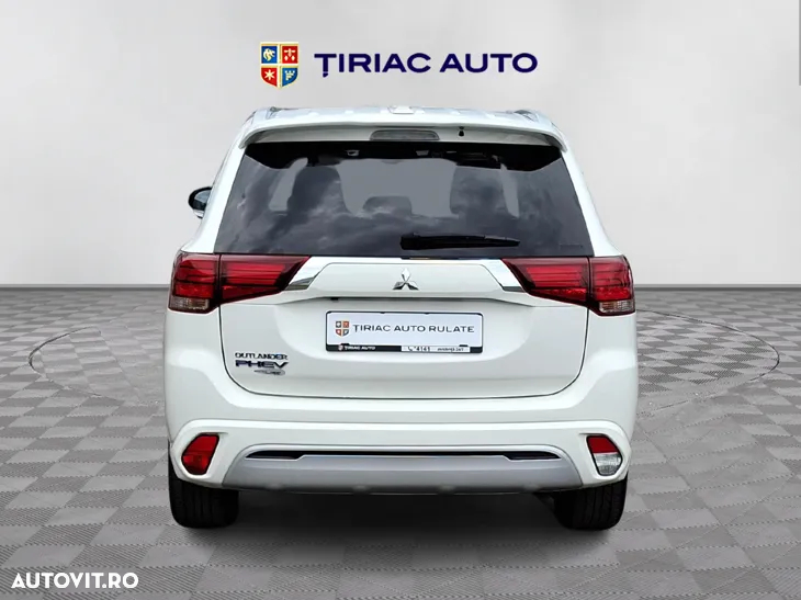 Mitsubishi Outlander 2.4 4WD Plug-In Hybrid - 5