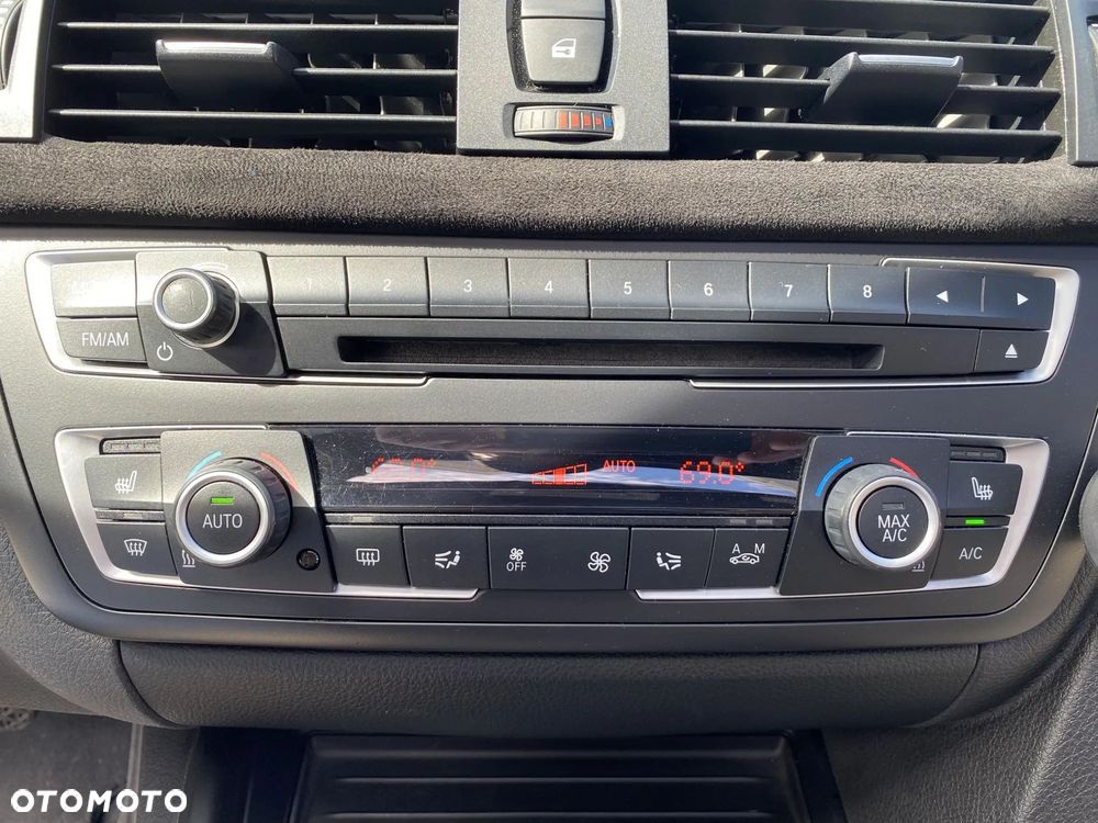 BMW Seria 3 335i Sport Line - 23