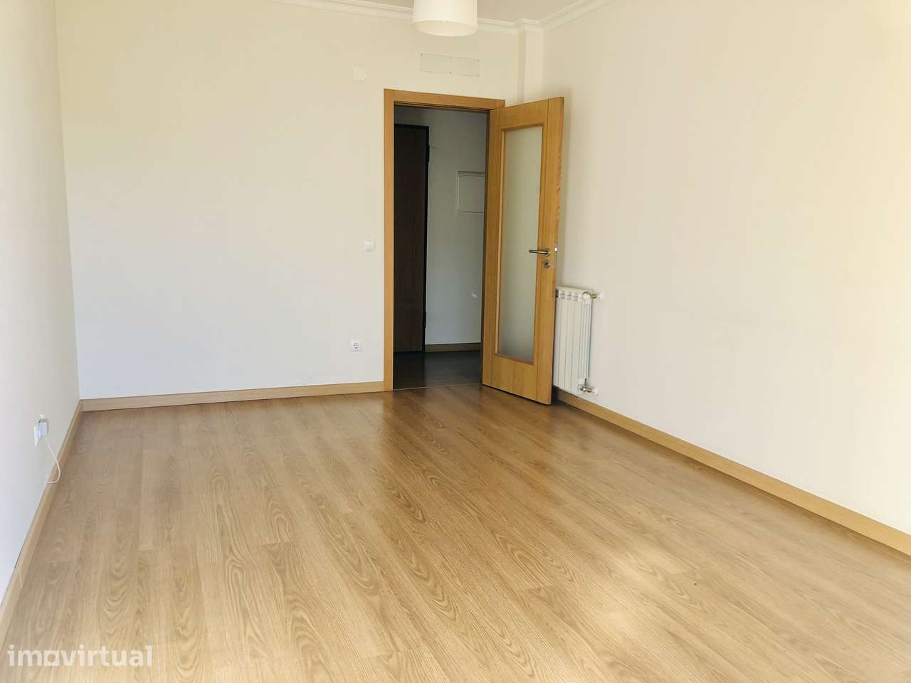 Apartamento T1 com garagem junto ao Serra Shopping e City Center - Grande imagem: 4/14