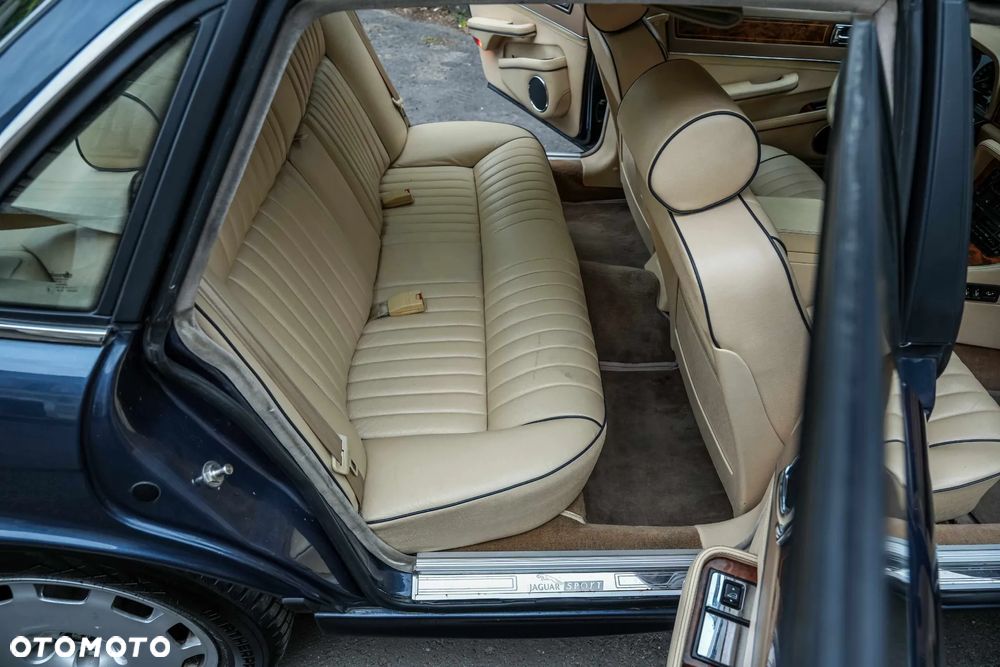 Jaguar XJ - 36