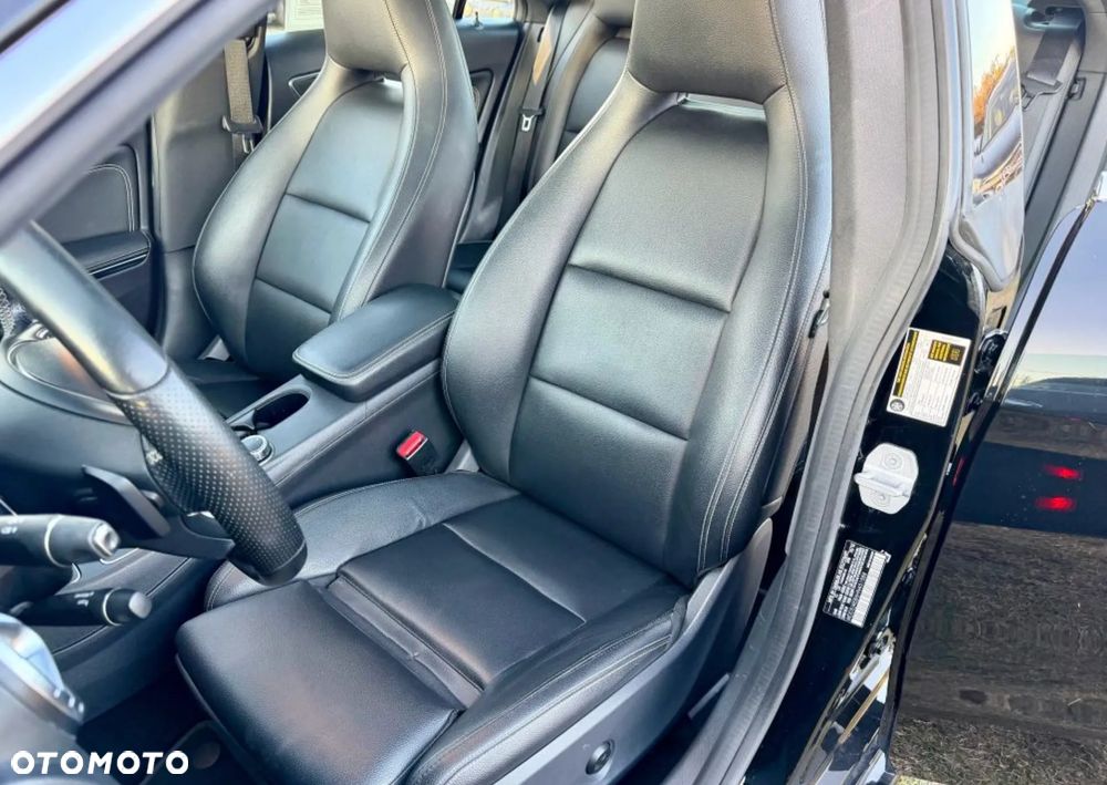 Mercedes-Benz CLA 250 4Matic 7G-DCT - 10