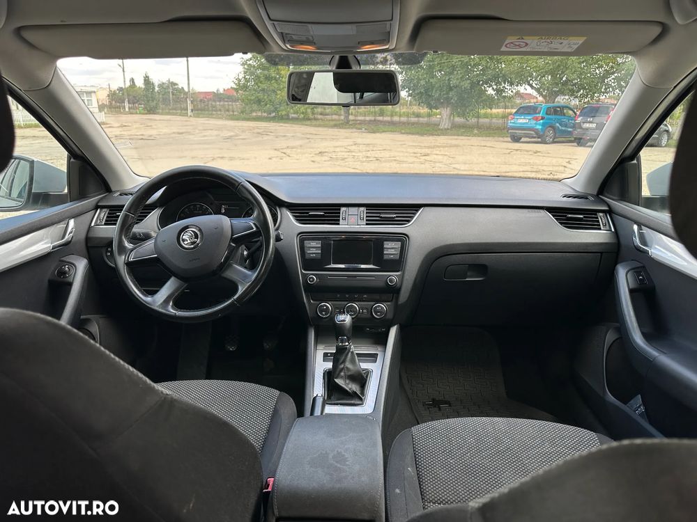 Skoda Octavia 1.6 TDI AMBITION - 8