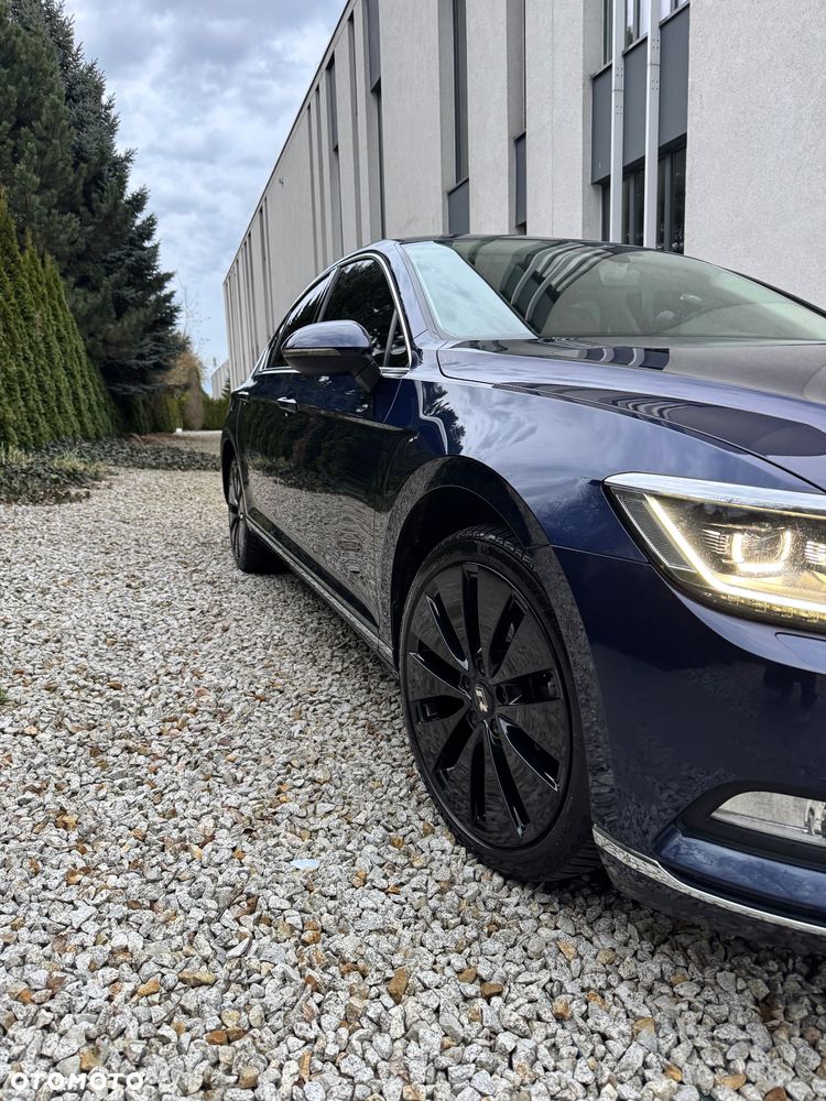 Volkswagen Passat - 11