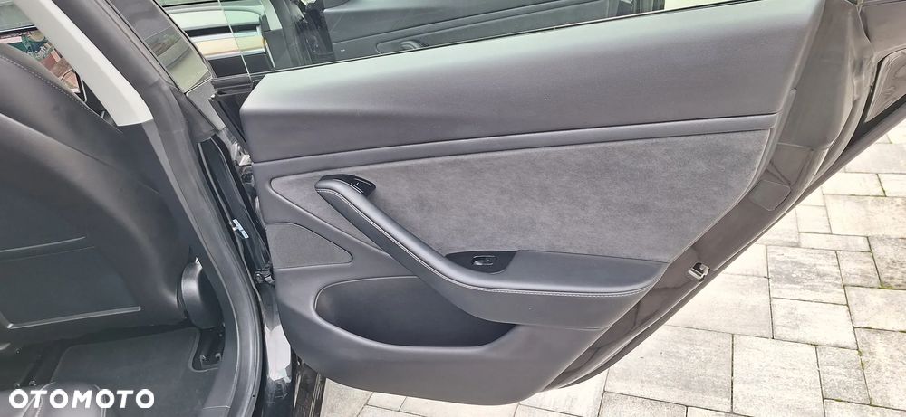 Tesla Model 3 Standard Range Plus - 35