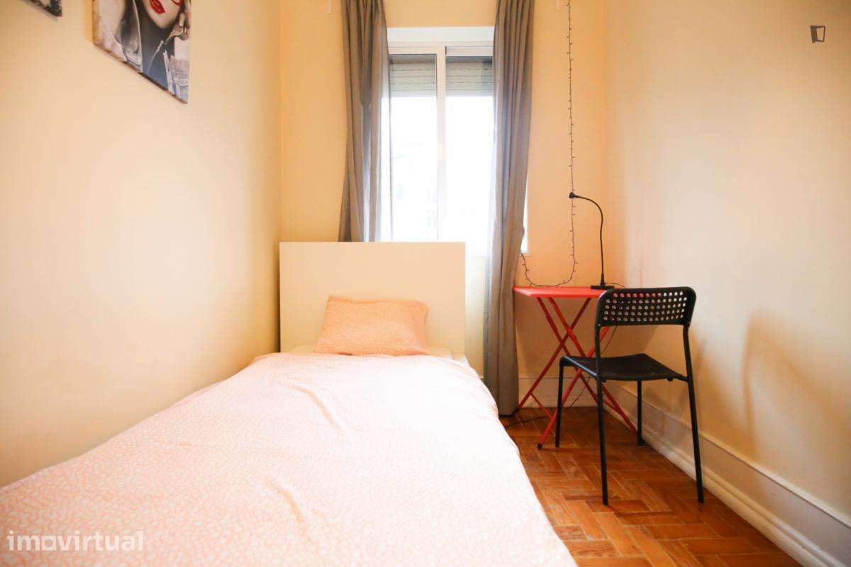 Quarto - localizado em Alameda Lisbon - Grande imagem: 2/40