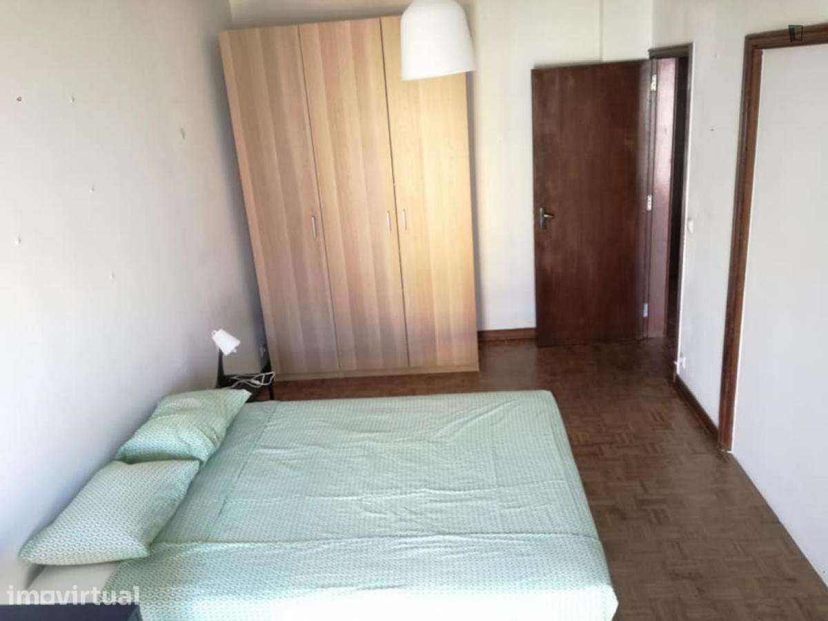 Apartamento com 5 quartos - localizado em Entrecampos Lisbon - Grande imagem: 4/46